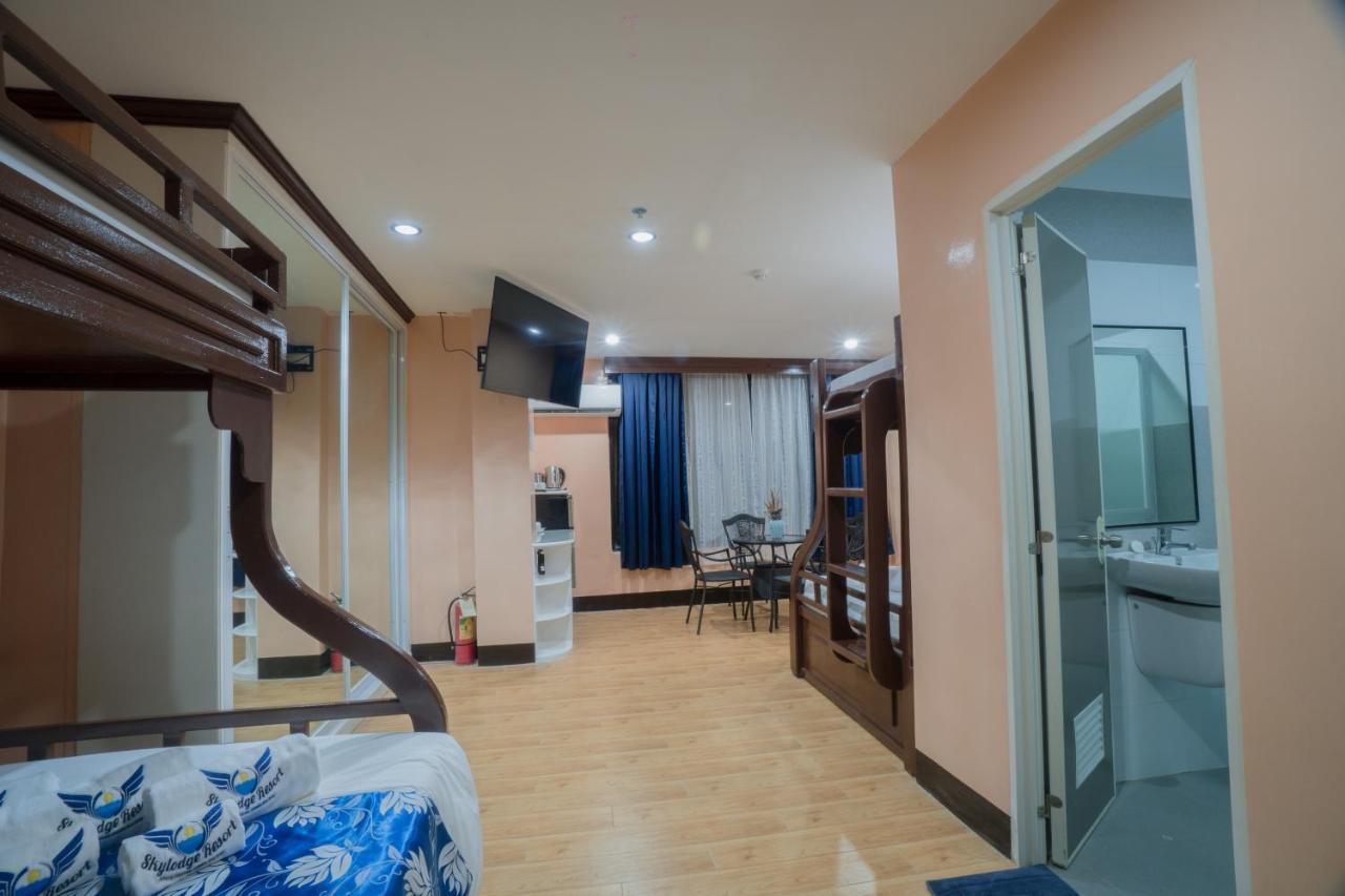 Skylodge Coron
